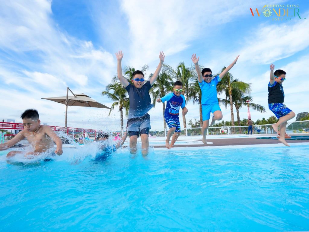 Bẻ bơi Phương Đông Island