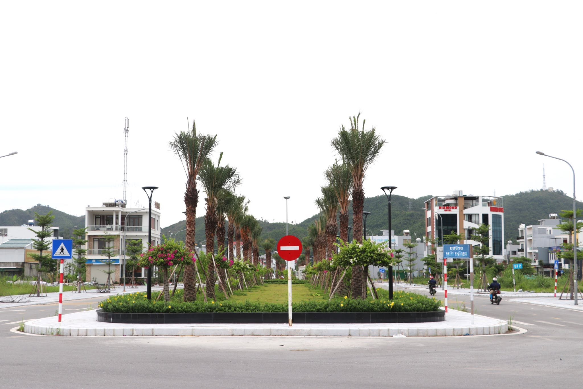 Dự án cải tạo, chỉnh trang vỉa hè Khu đô thị Thống Nhất đang được Vân Đồn khẩn trương thi công đảm bảo mỹ quan khang trang, sạch đẹp