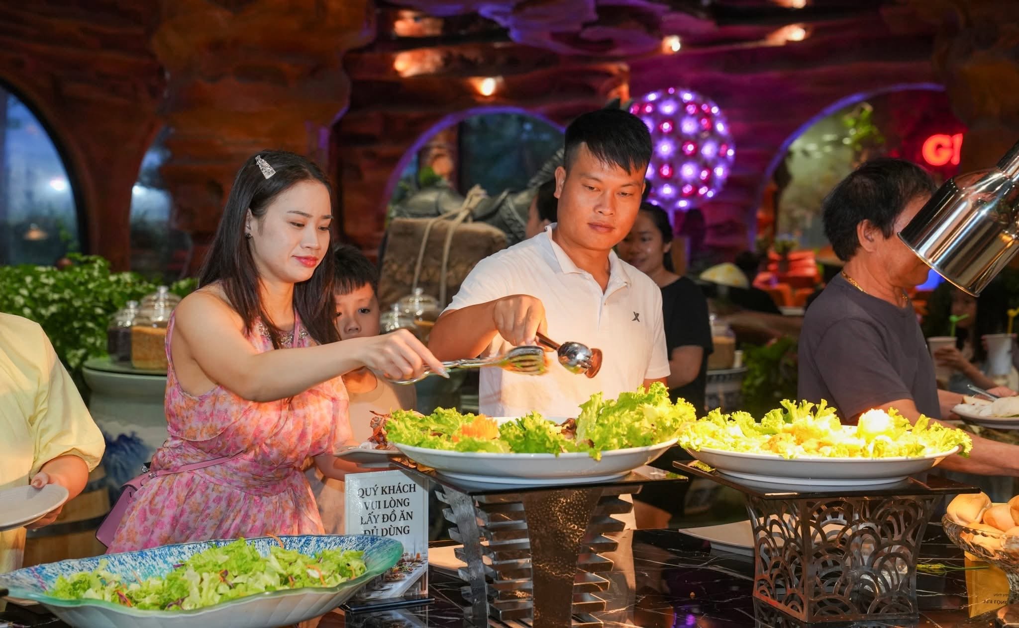 Buffe tối Phương Đông Vân Đồn