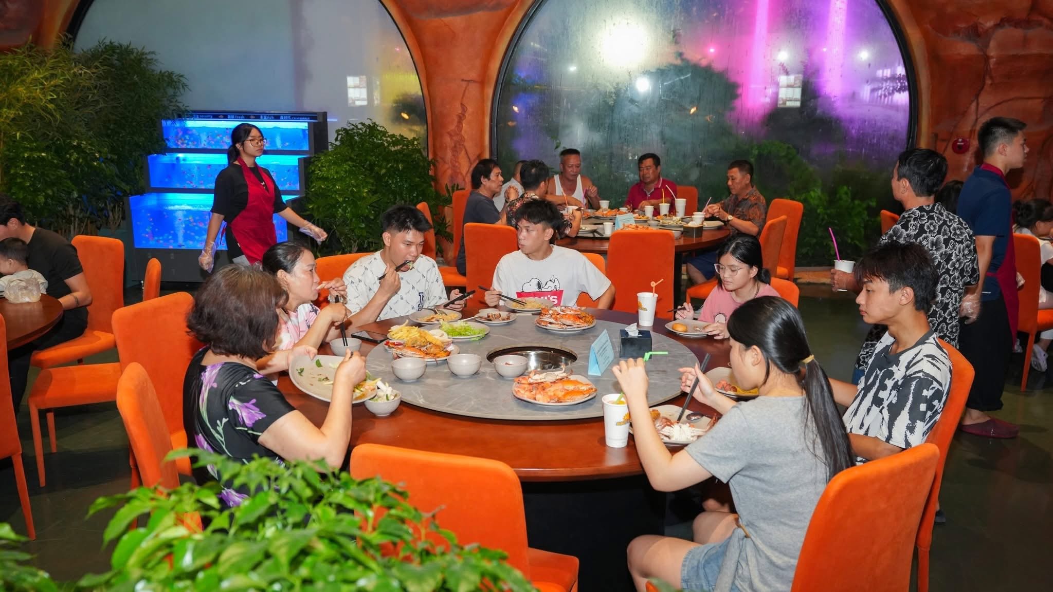 Phương Đông Vân Đồn gia tăng giá trị nhờ chuỗi tiện ích thương mại